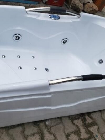 High Grade Jacuzzi Bathtub
