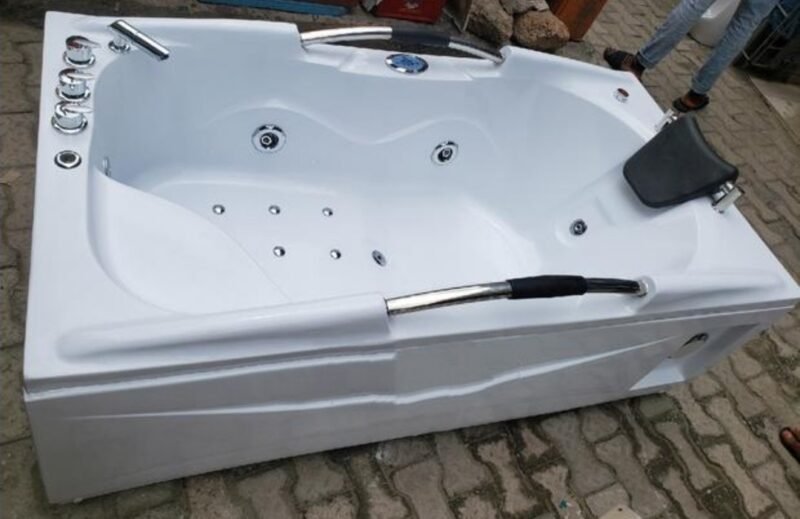 High Grade Jacuzzi Bathtub