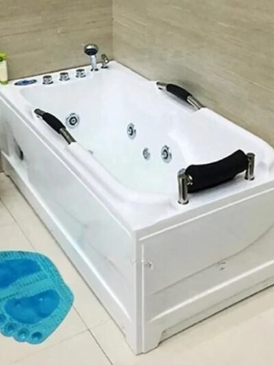 Single Jacuzzi Tub In White Colour